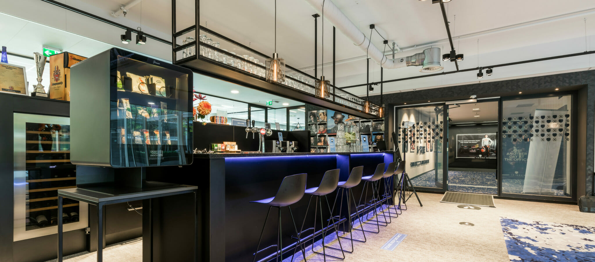 Smartstore dé food en nonfood vending machine Junea